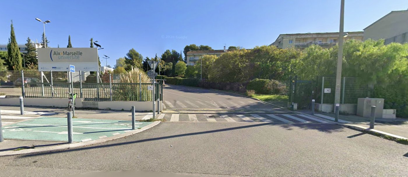Car and bike campus entrance on Avenue Escadrille Normandie Niémen